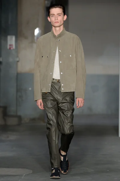 Look 14